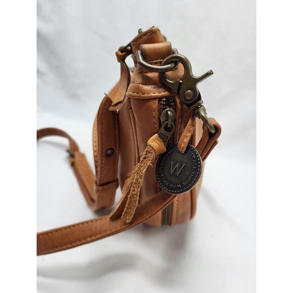 Wanderer Santorini Leather Crossbody - Picture 4 of 10